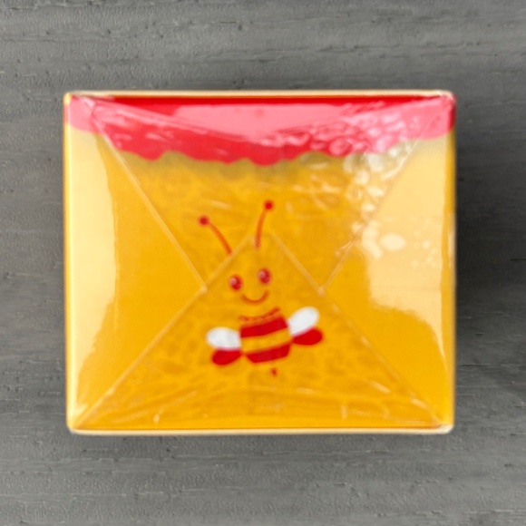 STRAWBERRY SHORTCAKE Bee Balm Limited Edition NIP SOLD OUT ONLINE - Picture 5 of 10